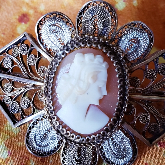 Antique Handcarved Cameo Brooch Silver Setting - Picture 2 of 6
